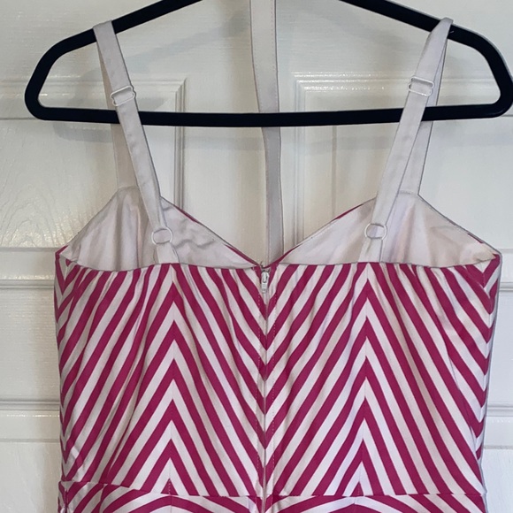 DOLLFACE DRESS IN PINK AND WHITE - VIXEN BY MICHELINE PITT - Picture 6 of 6